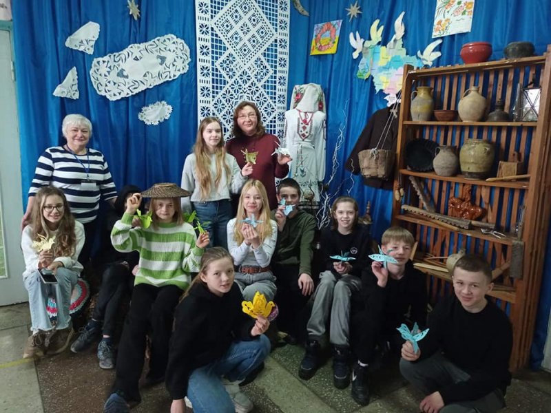 Майстерня радості з Тетяною Мельник ”Витинанка – сонце у віконці” (Тиждень дитячої та юнацької книги) 
