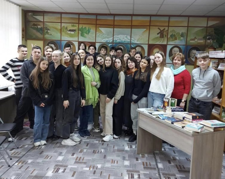День інформацї «Стежками барвистого світу: сучасна книга для молоді»  (Тиждень дитячої та юнацької книги)