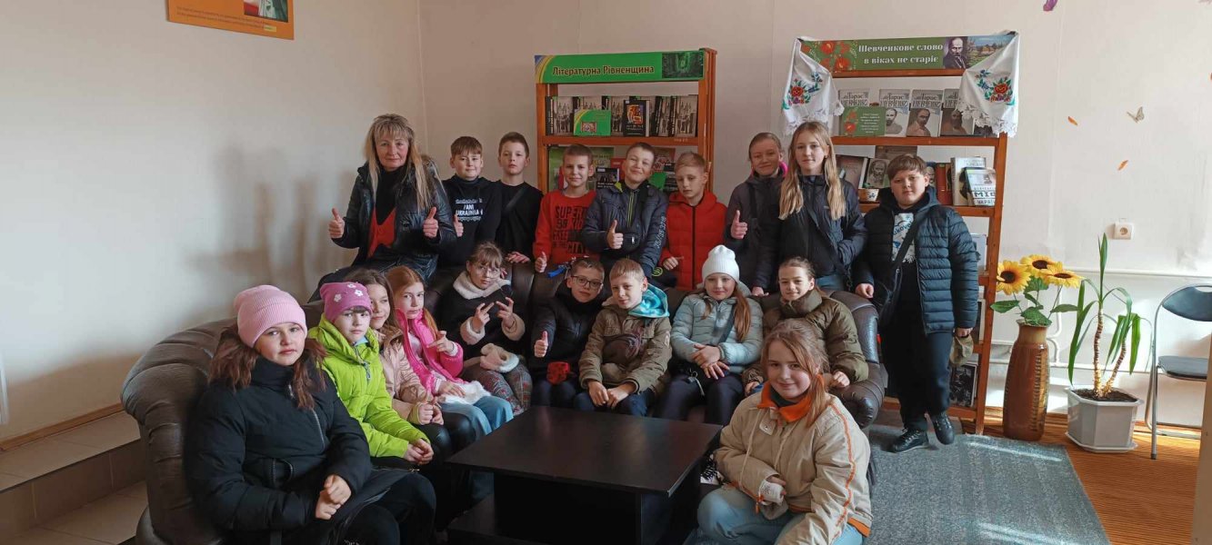 Бібліотечний калейдоскоп  ”Все про бібліотеку”  (Тиждень дитячої та юнацької книги) 