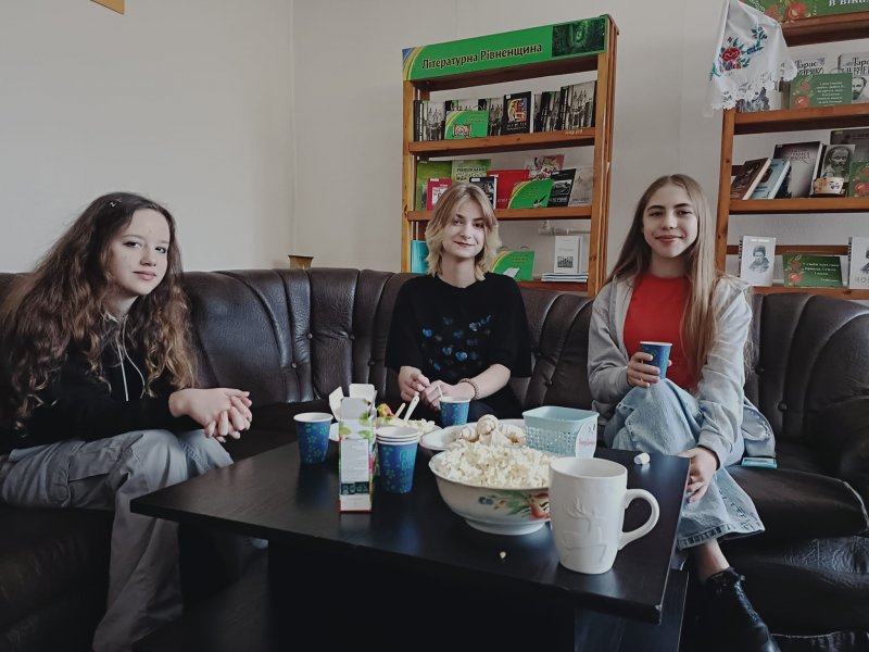 Мистецький простір «Книга завжди в моді»  (Тиждень дитячої та юнацької книги)  