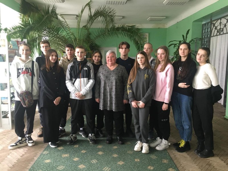 Бібліогостини  з Тамарою Бацмай «Поезія – краса життя земного»  (Тиждень дитячої та юнацької книги)  