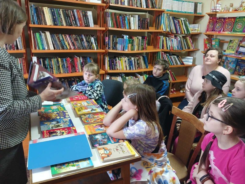 Бібліотечний урок ”У гості до книжкового дому”