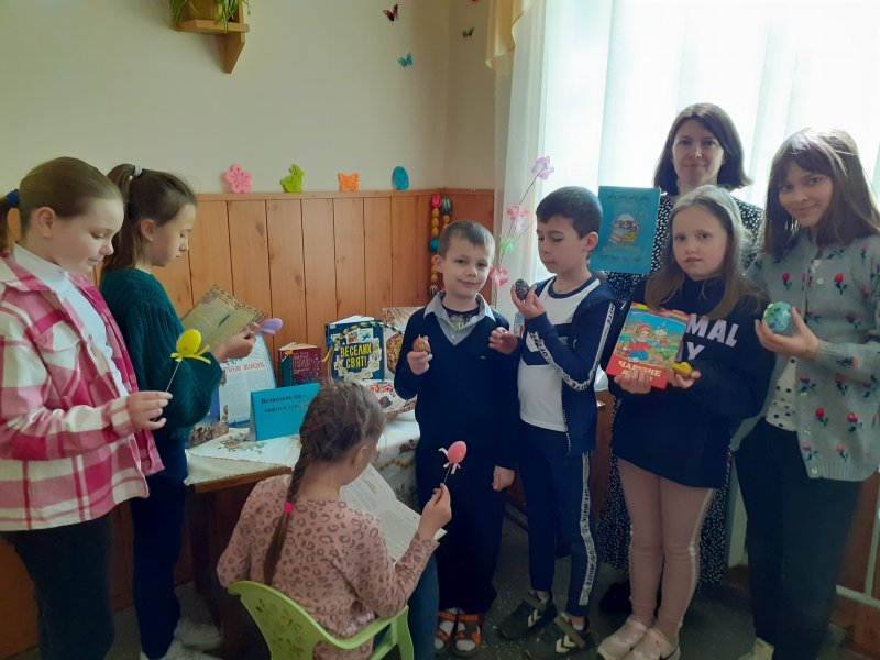 Виставка-вернісаж «Великдень іде – свято в душі несе» 