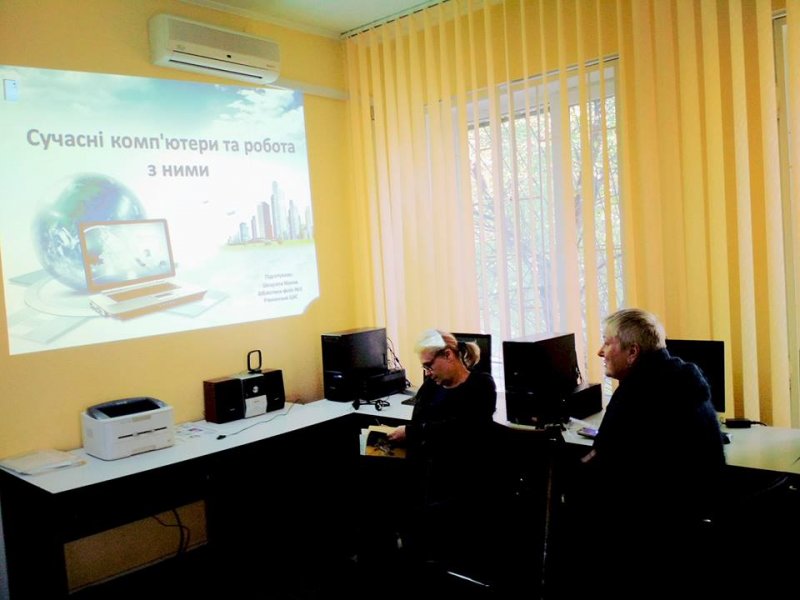 Безкоштовні комп'ютерні курси для людей середнього та  старшого віку в міських книгозбірнях