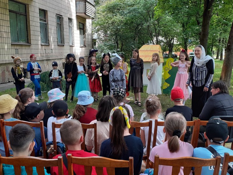 Правова година «Світлішає на світі, коли радіють діти» (Бібліотека під відкритим небом)