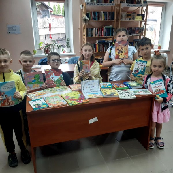Бібліодворик ”Хай щастю дитини не буде кінця” (До Дня захисту дітей)
