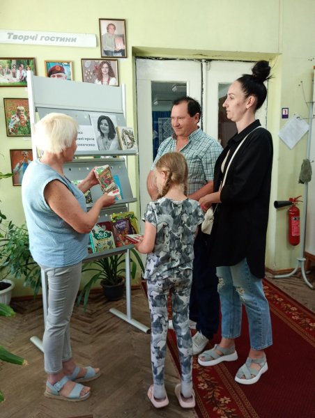 Літературне знайомство «Авторка оптимістичної прози Галина Вдовиченко»