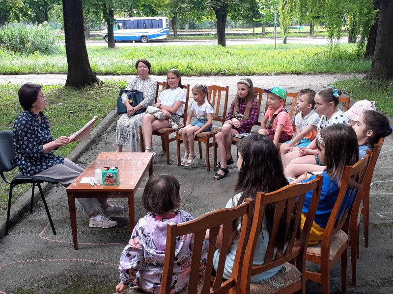 Літній гармидер «Зустрічай літо разом з бібліотекою» (Бібліотека під відкритим небом)