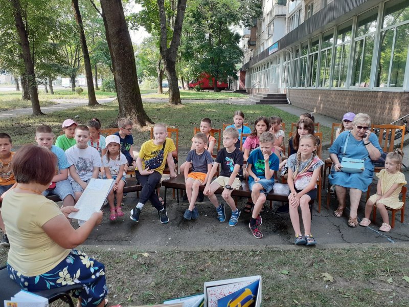Спортивні розваги «Сильні, сміливі, спритні» (Бібліотека під відкритим  небом)