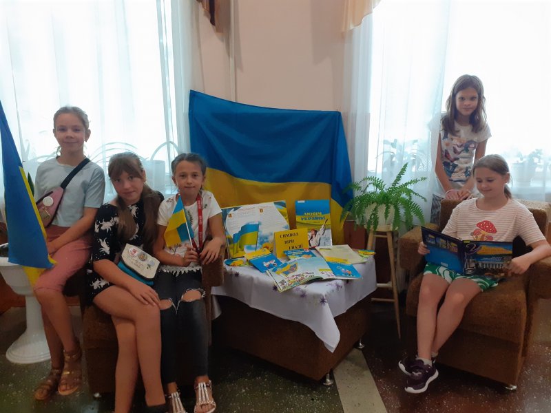 Виставка-інсталяція «Символ віри і надії» (До Дня Державного Прапора України) 