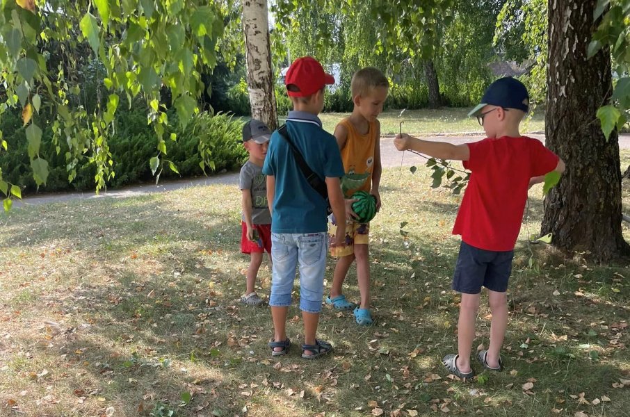 Ігри на дворі «Паличка – виручалочка» (Бібліотека під відкритим небом)