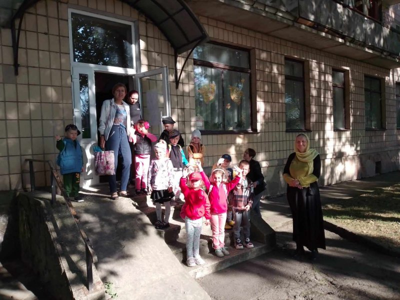 Казка вголос Оксани Демченко «Вчися, не лінуйся» та казка з книги Олени Йігiтер «Навіщо бути ввічливим»