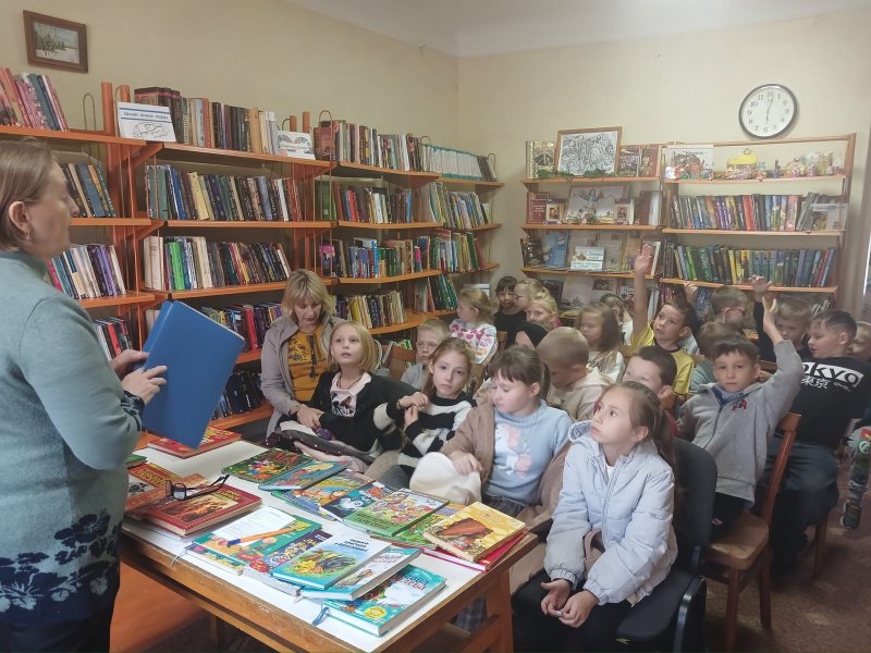 Бібліотечний урок ”У гості до книжкового дому”