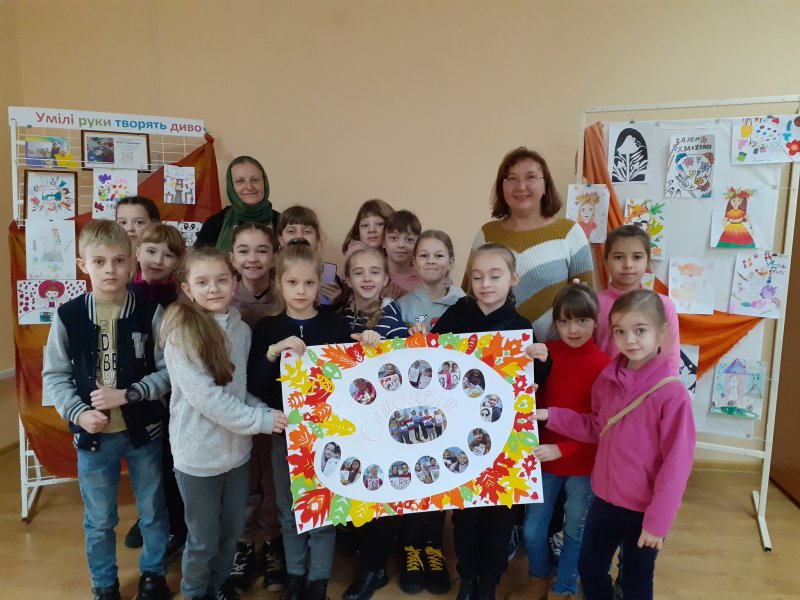 Арт-виставка творчих робіт вихованців клубу «Самоцвіт»   «Мистецька палітра»