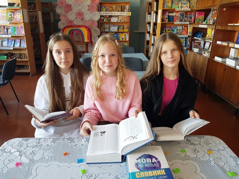 Літературний огляд «До рідного слова торкаюсь душею» (День української писемності та мови)