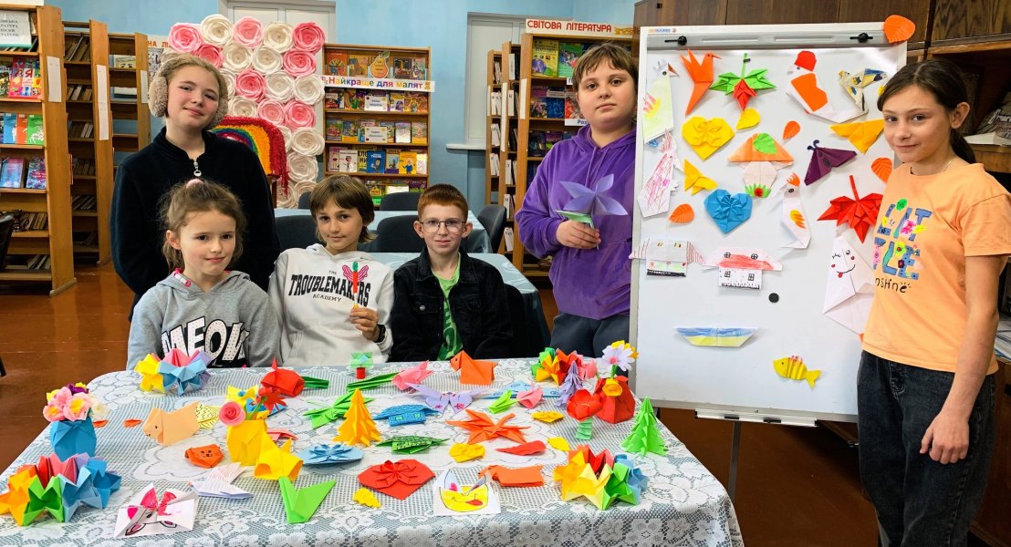 Мистецька світлиця «Світ, створений з паперу» (до Всесвітнього дня оригамі) 