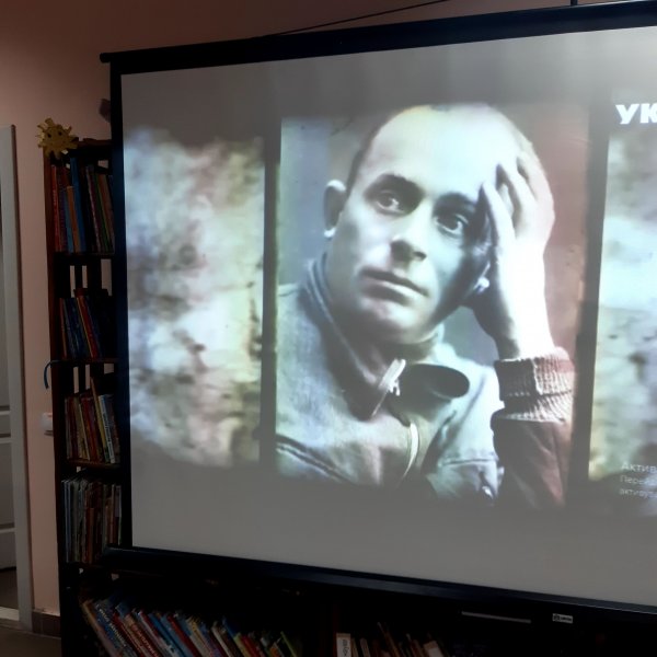 Літературна година ”Остап Вишня - творець нового жанру ”усмішки”