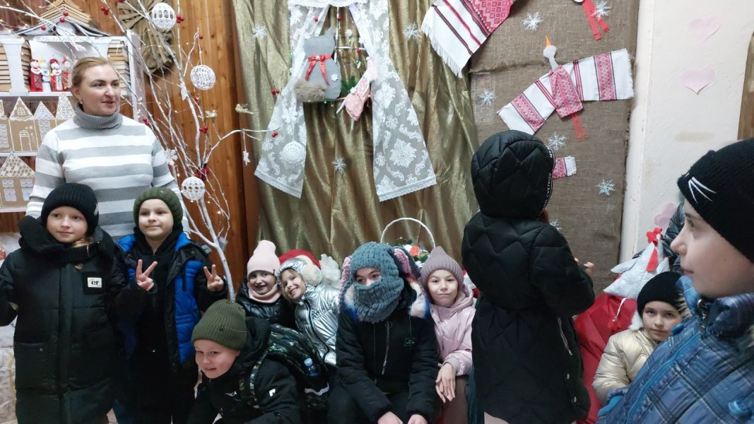 Зимова фотозона «Ангел постукав у віконце»