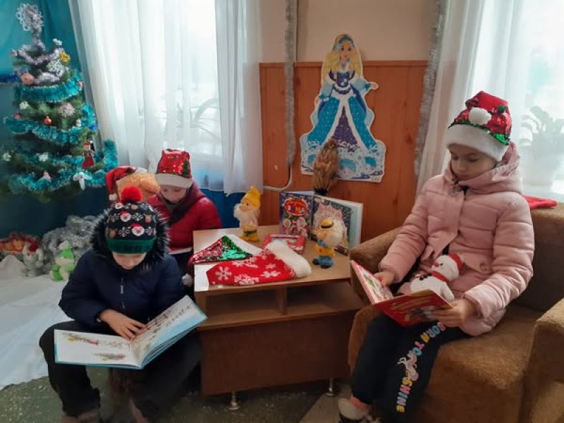 Виставка-інсталяція «Дивосвіт зимових свят»