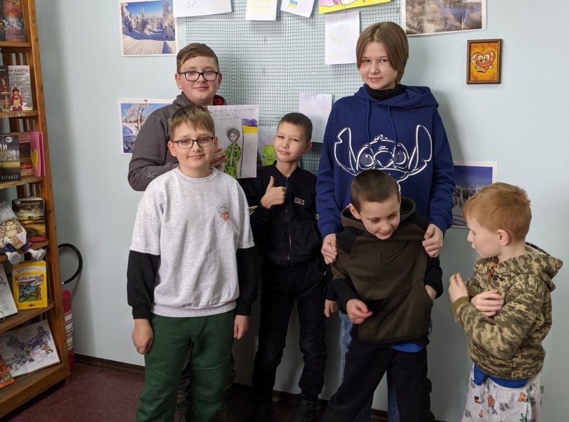 Гурток ”Клуб_ОК: Творчий куточок в бібліотеці” арт-заняття ”Малюнок для військових”