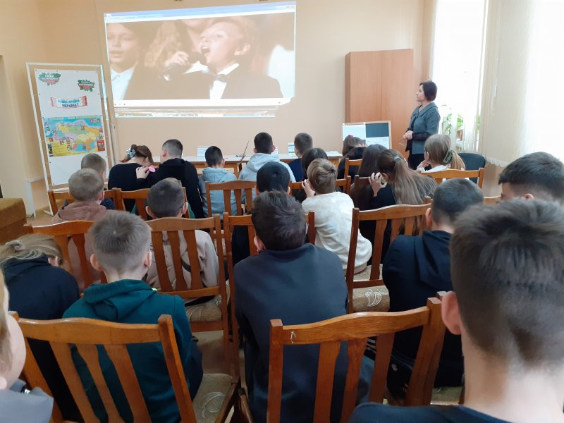 Патріотична гра-мандрівка  «Відкриваємо для себе Україну»   (Тиждень дитячої та юнацької книги  «Книга змінює світ»)