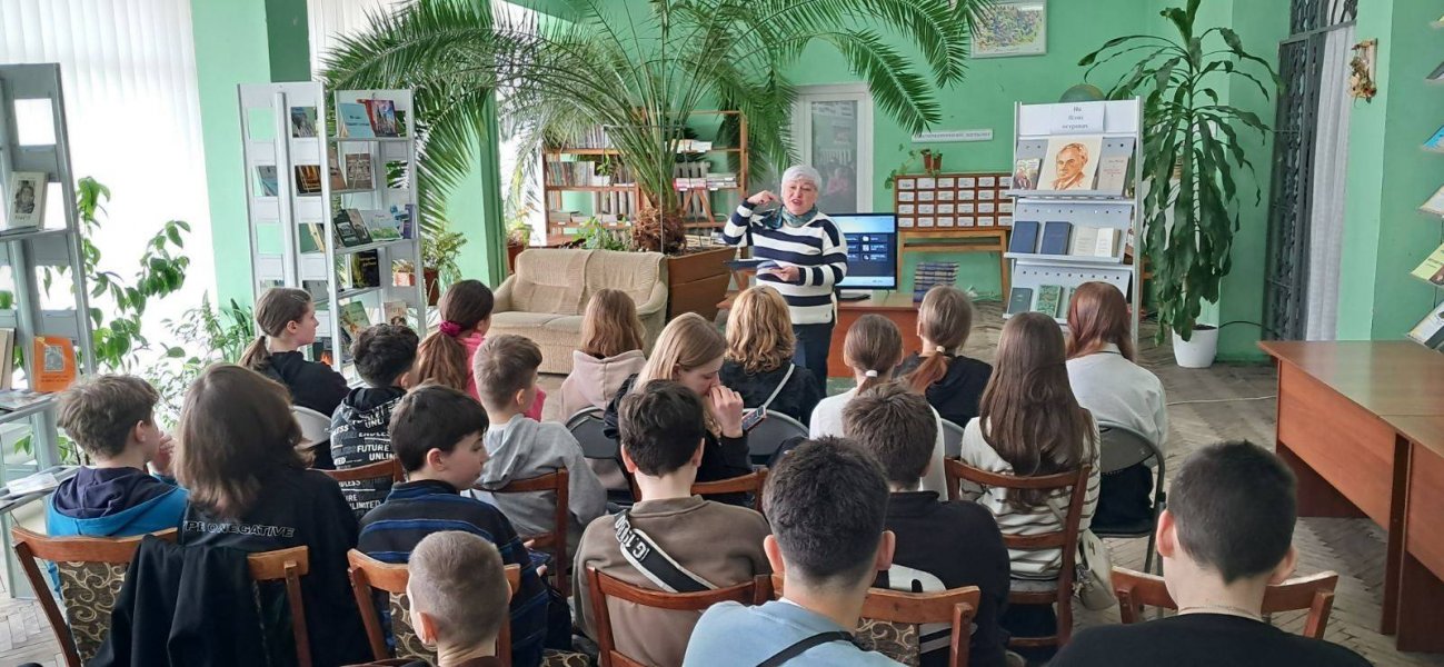 Літературні читання поетичної збірки Максима Рильського «На білих островах» (Тиждень дитячої та юнацької книги  «Книга змінює світ»)