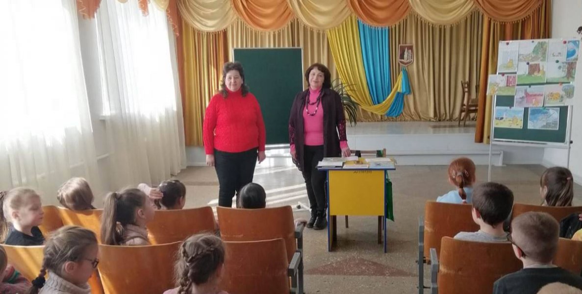 Бібліотечний журфікс «Слався, величайся, українська книго серед дітвори» (Тиждень дитячої та юнацької книги  «Книга змінює світ»)