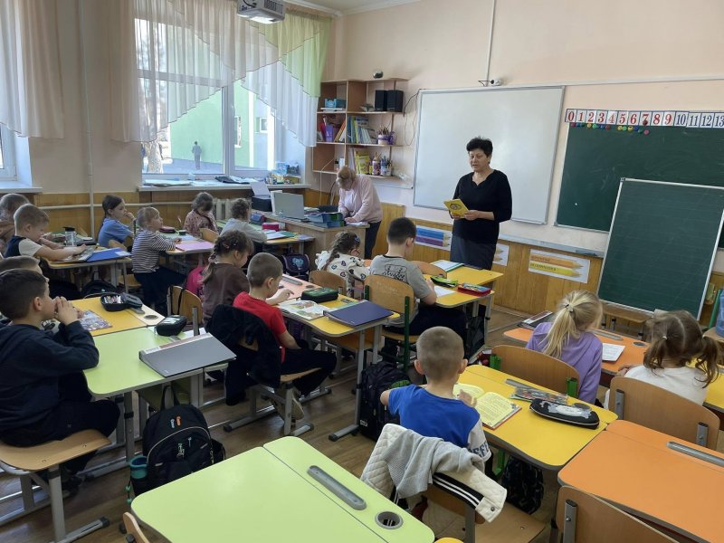 Літературна година «Якщо народ співає і сміється, то значить – в нім здорове серце б’ється» (До Дня сміху)