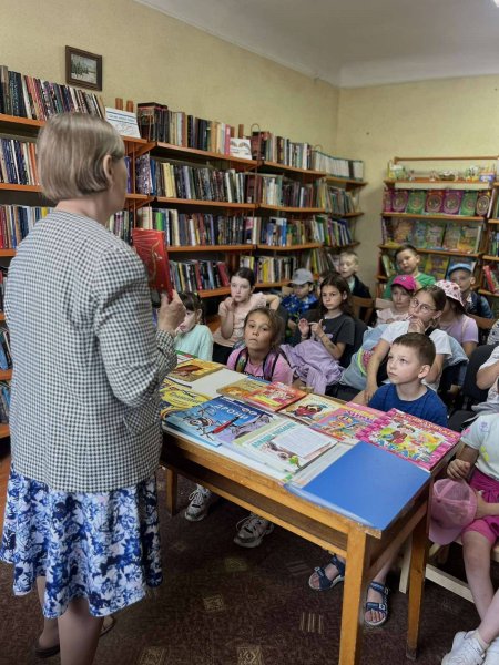 Екскурсія до бібліотеки ”Бібліотечні скарби”