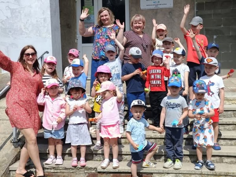 Бібліовеселка «Казка кличе нас у мандри» («Бібліотека під відкритим небом – 2025» в рамках мистецького проєкту «Рівне. Літо. Музика – 2025»)