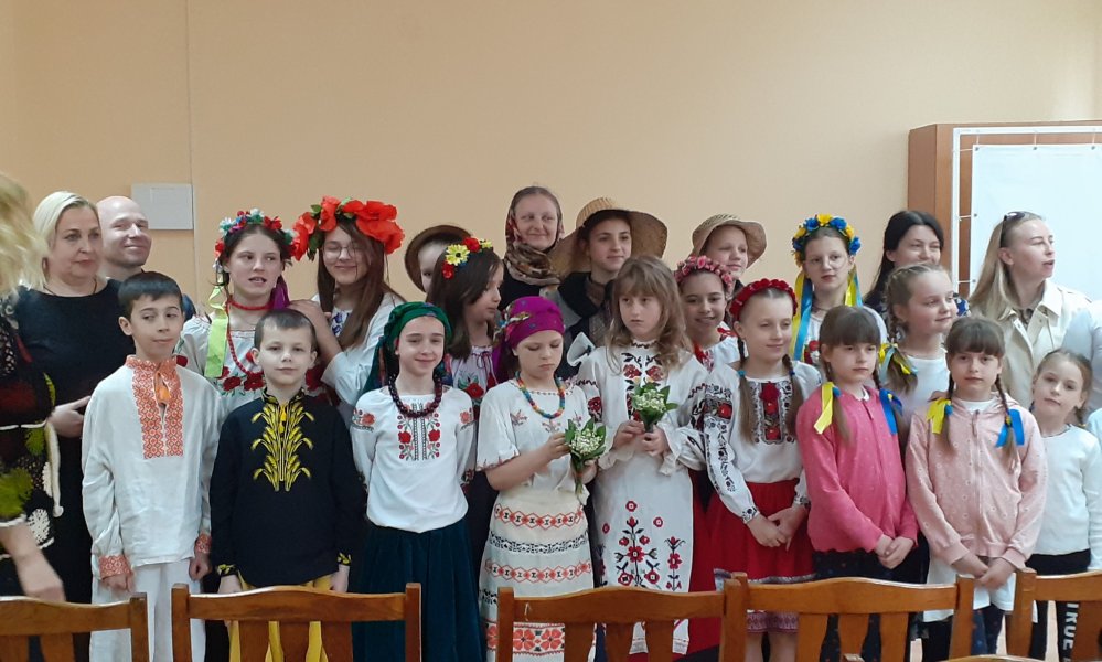 Презентація вистави «Гарбузове сватання» від вихованців літературно-драматичного гуртка клубу «Самоцвіт»