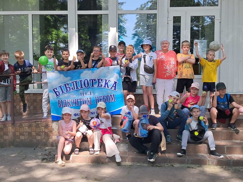 Розважальний калейдоскоп «Велична гра – футбол» («Бібліотека під відкритим небом – 2025» в рамках мистецького проєкту «Рівне. Літо. Музика – 2025»)