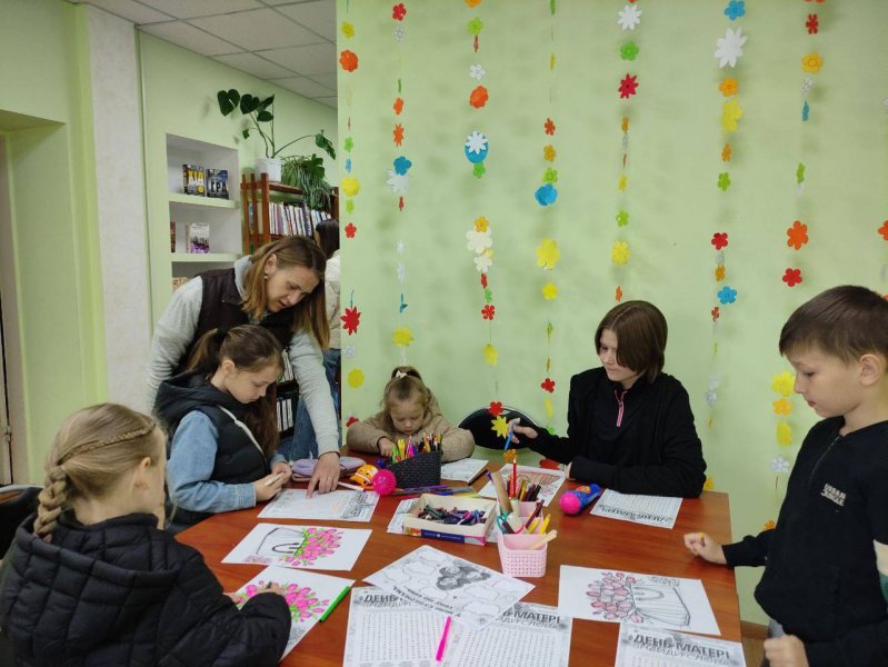 Літературна фантазія «Вічний світоч материнства» (До Дня матері)