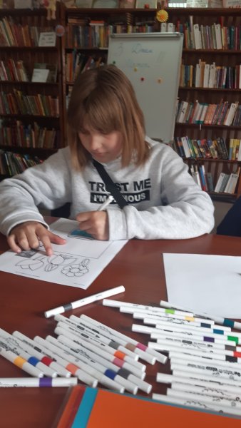 Арт майданчик ”Бібліотека-територія творчості: листівка для матусі” (До Дня матері)