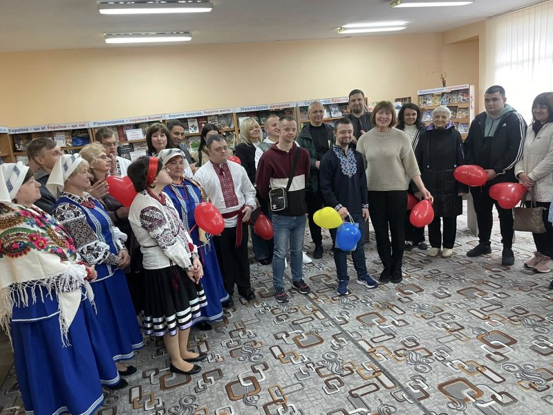 Зустріч з особливою молоддю  «Денис Вакуліч і його розфарбовані мрії»  (До Дня матері)