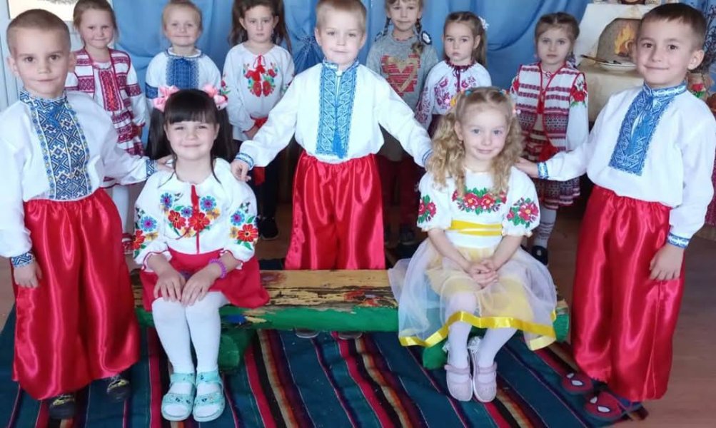Виставка-інсталяція ”А над світом українська вишиванка цвіте” (До Дня вишиванки)