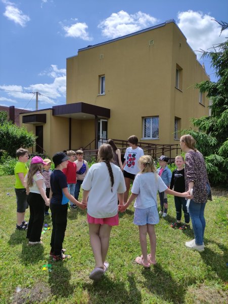  Релакс-година ”Читай. Відпочивай. Пізнавай” («Бібліотека під відкритим небом – 2025» в рамках мистецького проєкту «Рівне. Літо. Музика – 2025»)