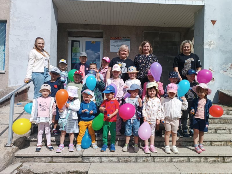 Бібліотечний  узвіз  ''Майдан Пустунів” («Бібліотека під відкритим небом – 2025» в рамках мистецького проєкту «Рівне. Літо. Музика – 2025»)