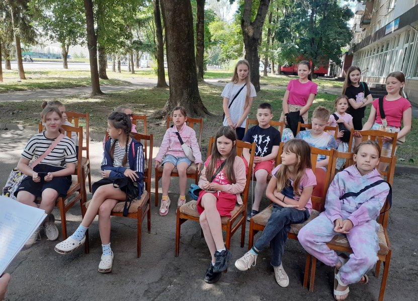Розваги «Літо – літечко прийшло» («Бібліотека під відкритим небом – 2025» в рамках мистецького проєкту «Рівне. Літо. Музика – 2025»)