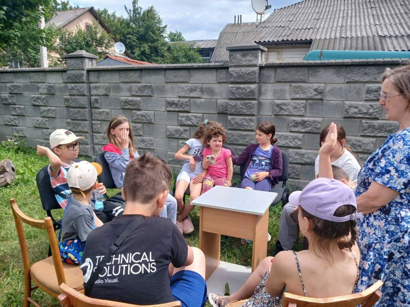 Правова сторінка ”Мир і дружба не дива, або знай свої права” («Бібліотека під відкритим небом – 2025» в рамках мистецького проєкту «Рівне. Літо. Музика – 2025»)