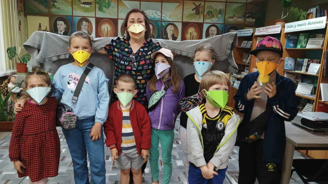 Різнобарвні веселинки ”Граємось, сміємось, майструємо” («Бібліотека під відкритим небом – 2025» в рамках мистецького проєкту «Рівне. Літо. Музика – 2025»)