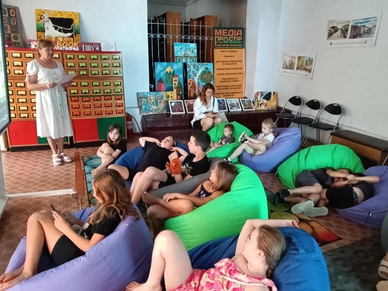 Літературна гра «Казкове королівство» («Бібліотека під відкритим небом – 2025» в рамках мистецького проєкту «Рівне. Літо. Музика – 2025»)