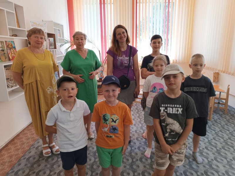 Бібліопікнік «Веселися, грай і книжечки читай» («Бібліотека під відкритим небом – 2025» в рамках мистецького проєкту «Рівне. Літо. Музика – 2025»)