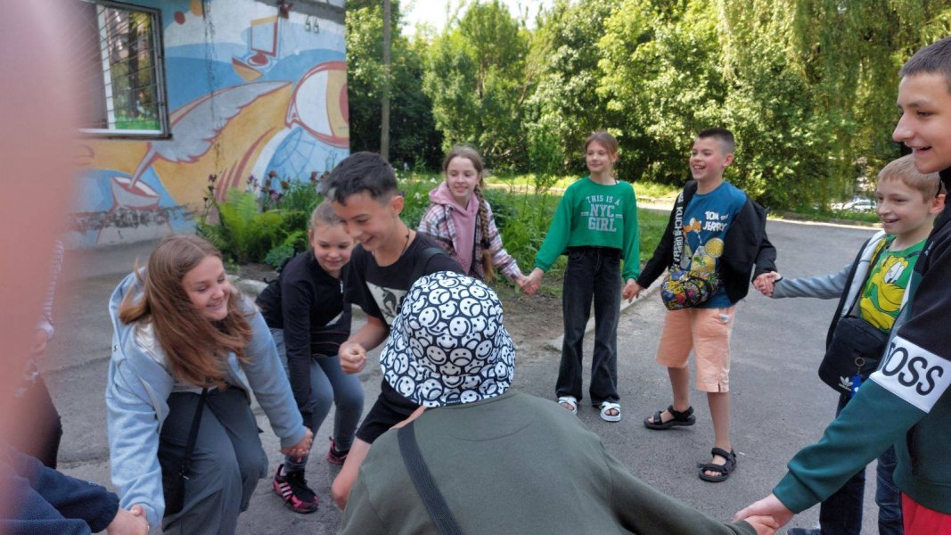 День улюбленого  смаколика   «Крижана спокуса»! («Бібліотека під відкритим небом – 2025» в рамках мистецького проєкту «Рівне. Літо. Музика – 2025»)