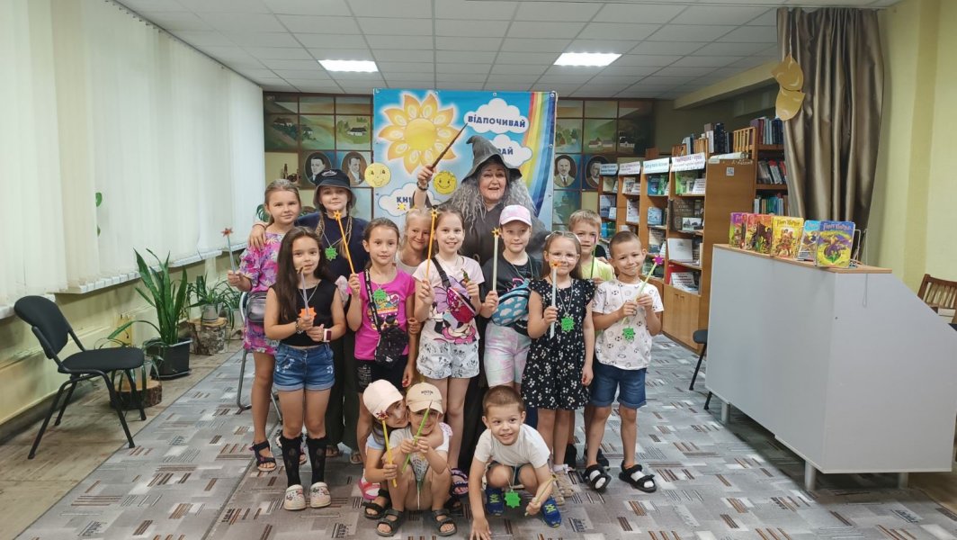 Подорож у чаклунський світ «Таємничими лабіринтами Гогвортсу» («Бібліотека під відкритим небом – 2025» в рамках мистецького проєкту «Рівне. Літо. Музика – 2025»)