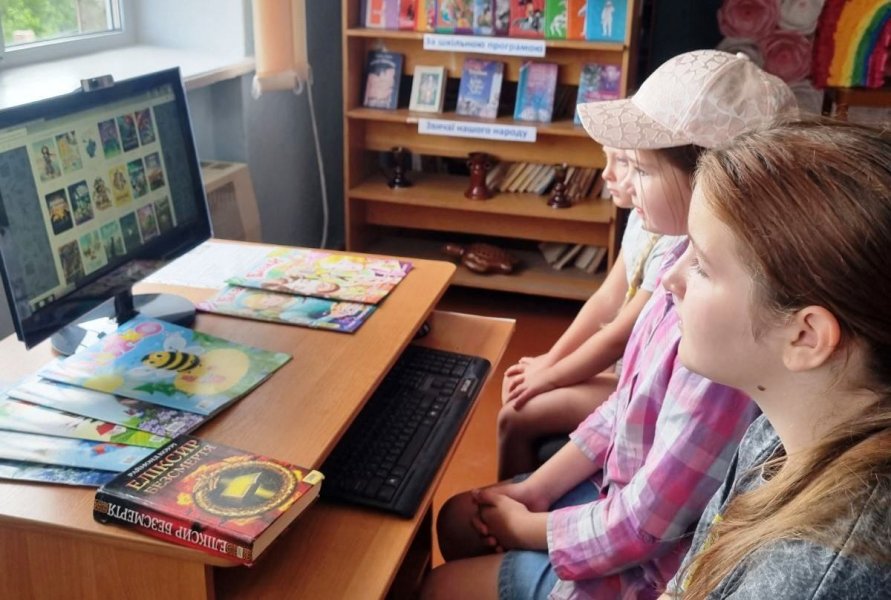 Мульт-калейдоскоп «Привіт, мультик!» («Бібліотека під відкритим небом – 2025» в рамках мистецького проєкту «Рівне. Літо. Музика – 2025»)