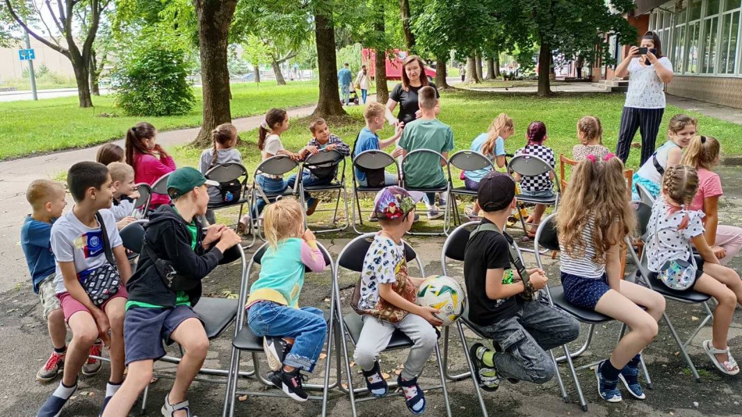 Веселі розваги «Не в службу, а в дружбу» («Бібліотека під відкритим небом – 2025» в рамках мистецького проєкту «Рівне. Літо. Музика – 2025»)