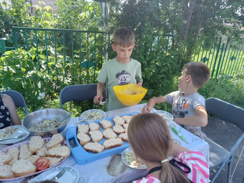 Конкурс «Веселі кухарі» («Бібліотека під відкритим небом – 2025» в рамках мистецького проєкту «Рівне. Літо. Музика – 2025»)