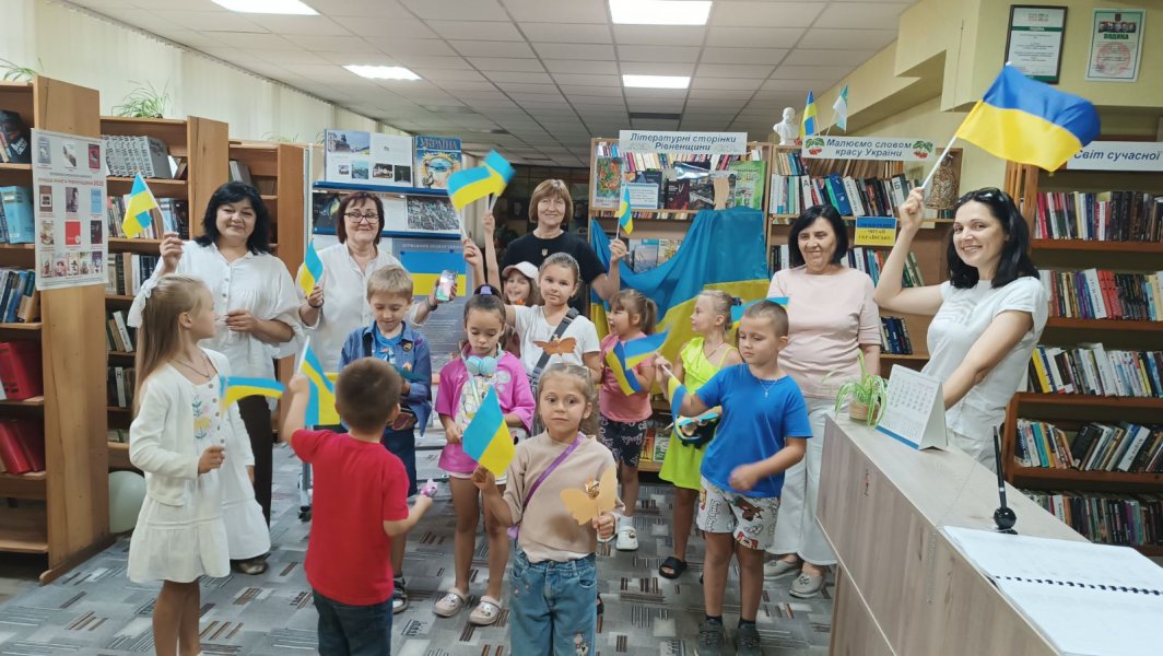 Виставка-інсталяція ”Символ нації”   (До Дня Державного Прапора України та До Дня Незалежності України)