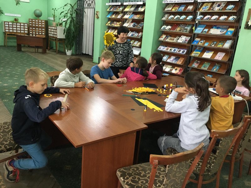 Майстерка «Соняхи нашої пам'яті» (До Дня пам'яті загиблих захисників України, які загинули в боротьбі за незалежність, суверенітет і територіальну цілісність України)